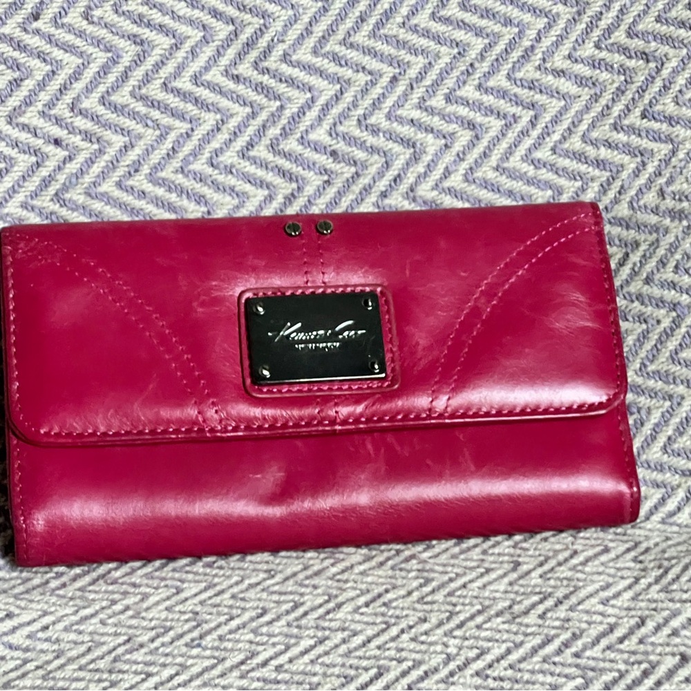 Kenneth Cole Fuchsia Women's Wallet